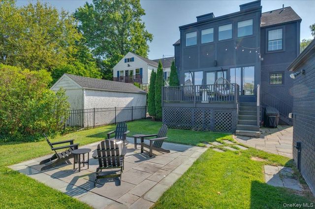 21 Old Colony Drive, Larchmont, NY 10538