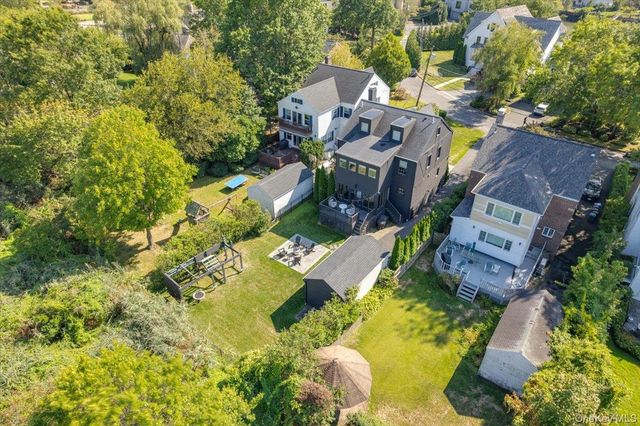 21 Old Colony Drive, Larchmont, NY 10538