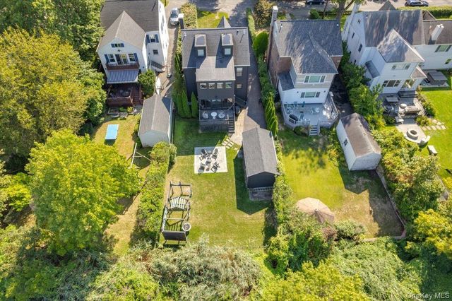 21 Old Colony Drive, Larchmont, NY 10538