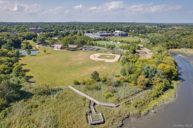 21 Old Colony Drive, Larchmont, NY 10538