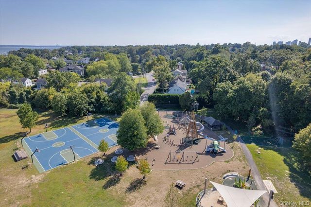 21 Old Colony Drive, Larchmont, NY 10538