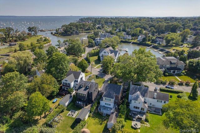 21 Old Colony Drive, Larchmont, NY 10538