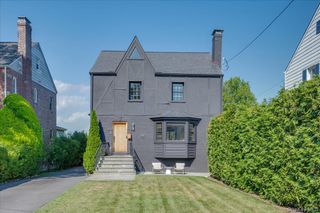 21 Old Colony Drive, Larchmont, NY 10538