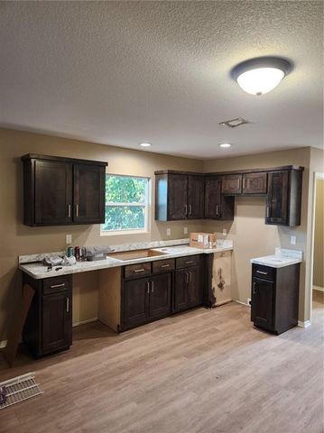 109 W Jefferson Street, Pittsburg, KS 66762