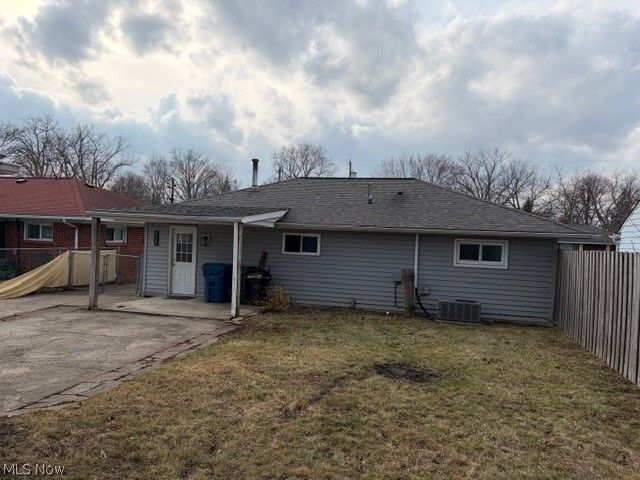 275 Lynne Drive, Sheffield Lake, OH 44054