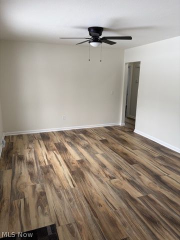 275 Lynne Drive, Sheffield Lake, OH 44054