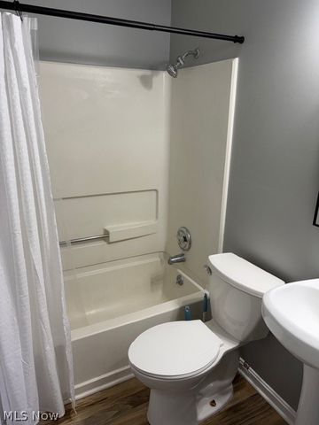 275 Lynne Drive, Sheffield Lake, OH 44054