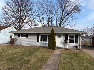 275 Lynne Drive, Sheffield Lake, OH 44054