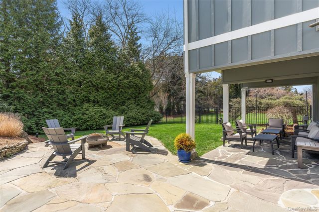4 Meadow Lane, Westhampton Beach, NY 11978