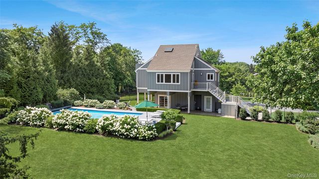 4 Meadow Lane, Westhampton Beach, NY 11978