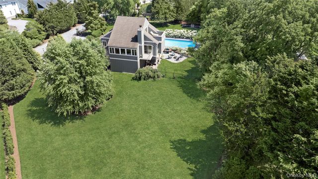 4 Meadow Lane, Westhampton Beach, NY 11978