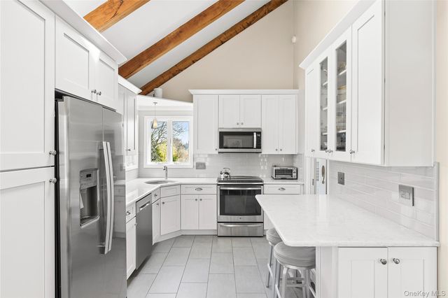 4 Meadow Lane, Westhampton Beach, NY 11978