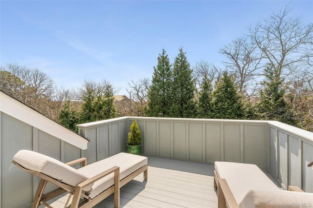 4 Meadow Lane, Westhampton Beach, NY 11978