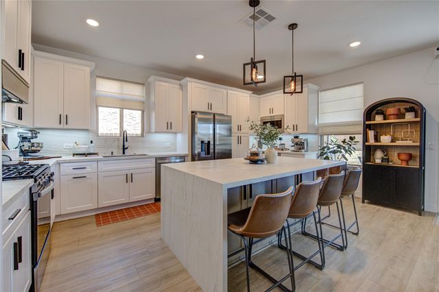 8206 Wave Arbor Drive, Cypress, TX 77433