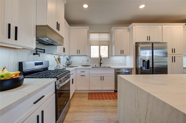 8206 Wave Arbor Drive, Cypress, TX 77433