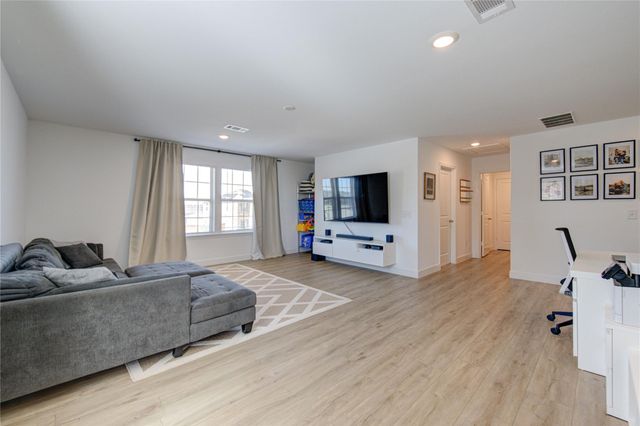 8206 Wave Arbor Drive, Cypress, TX 77433