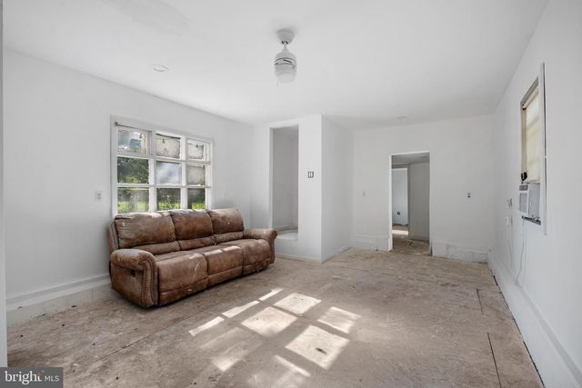 133 W LAKE AVE, Blackwood, NJ 08012