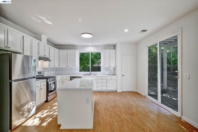 1536 Jensen Dr, Pittsburg, CA 94565