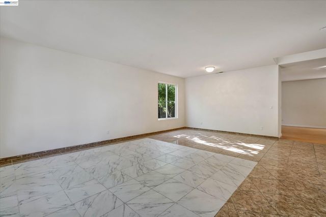 1536 Jensen Dr, Pittsburg, CA 94565