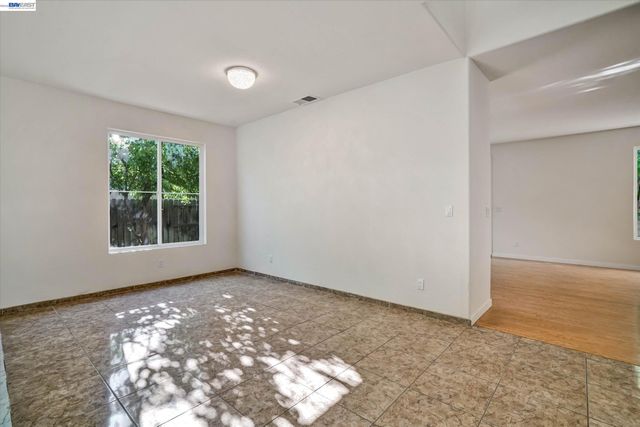 1536 Jensen Dr, Pittsburg, CA 94565