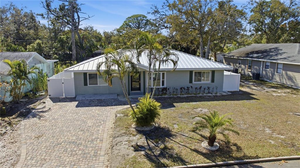 Image 2 of property listing at 3223 1ST AVENUE W, Bradenton, FL 34205