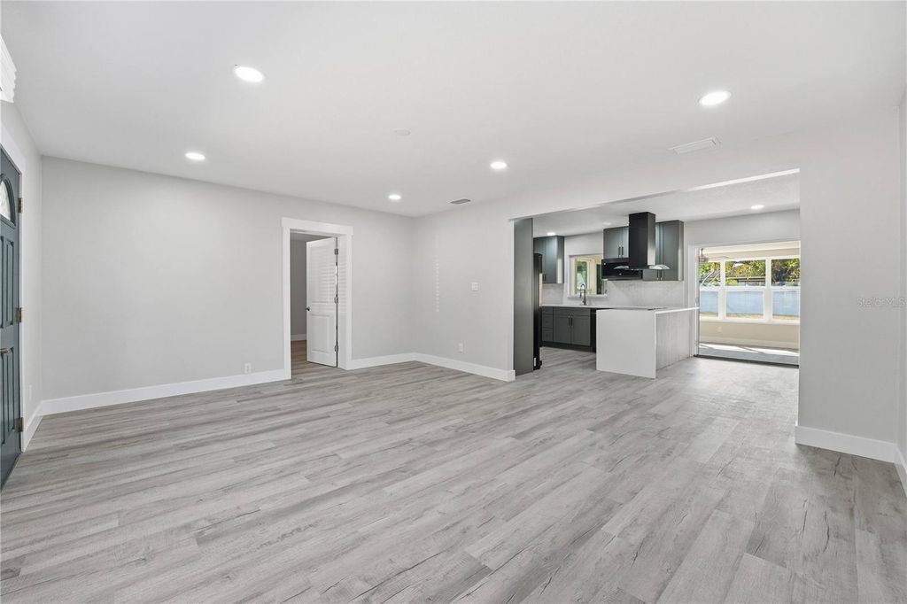 Image 12 of property listing at 3223 1ST AVENUE W, Bradenton, FL 34205