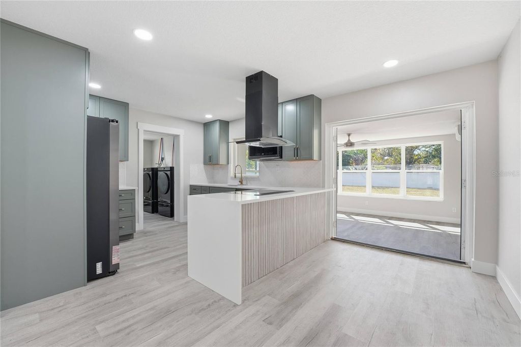 Image 14 of property listing at 3223 1ST AVENUE W, Bradenton, FL 34205