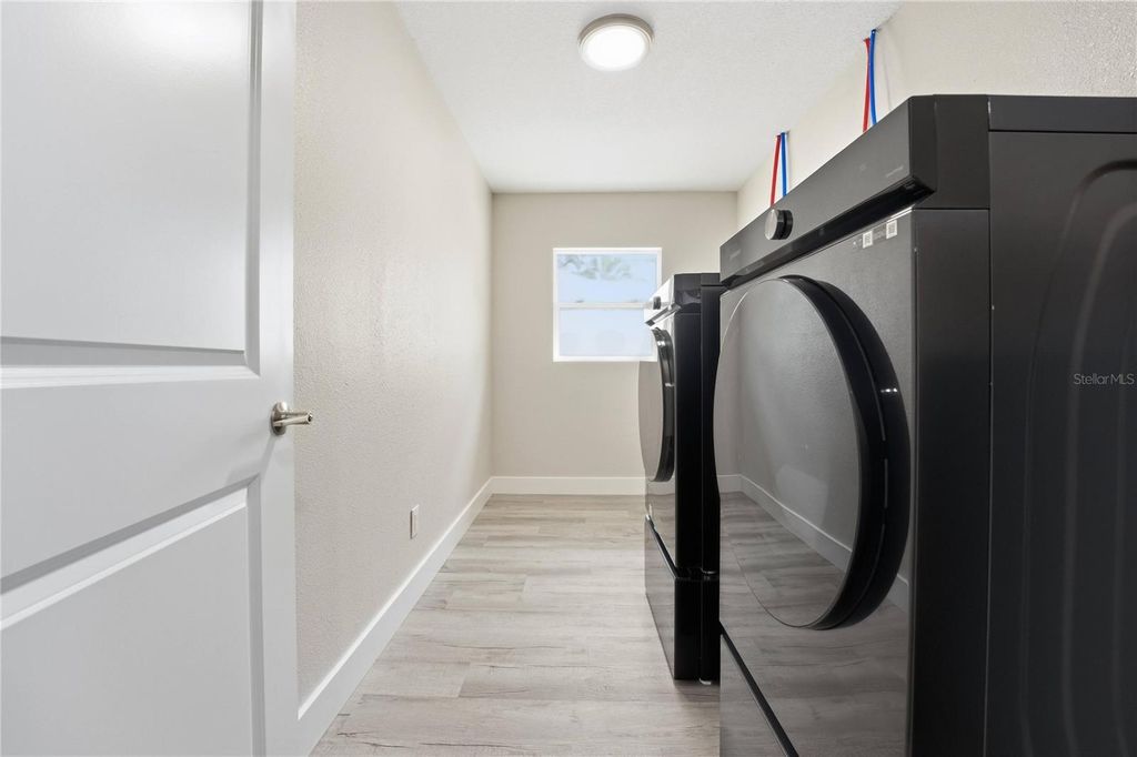 Image 21 of property listing at 3223 1ST AVENUE W, Bradenton, FL 34205