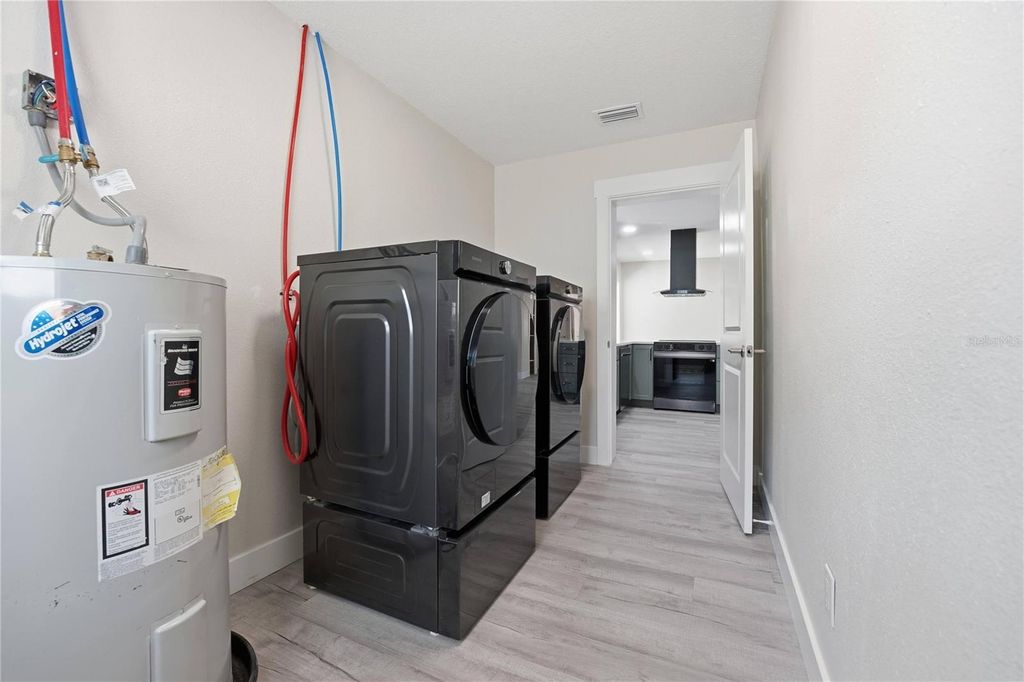 Image 22 of property listing at 3223 1ST AVENUE W, Bradenton, FL 34205