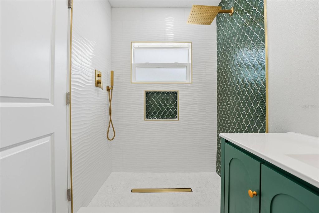 Image 30 of property listing at 3223 1ST AVENUE W, Bradenton, FL 34205