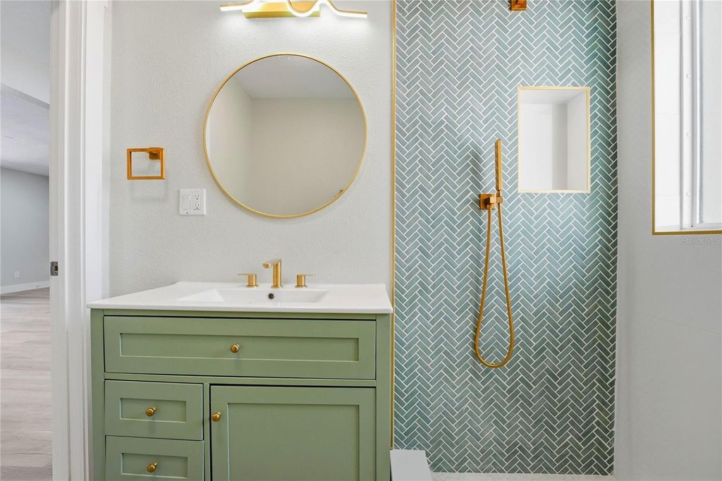 Image 35 of property listing at 3223 1ST AVENUE W, Bradenton, FL 34205