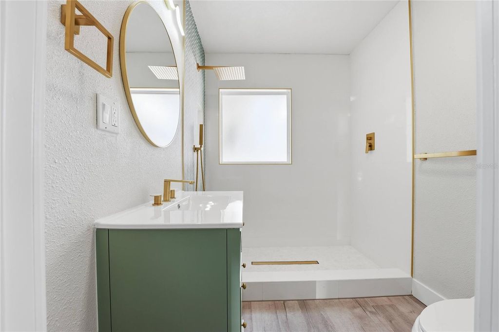 Image 36 of property listing at 3223 1ST AVENUE W, Bradenton, FL 34205