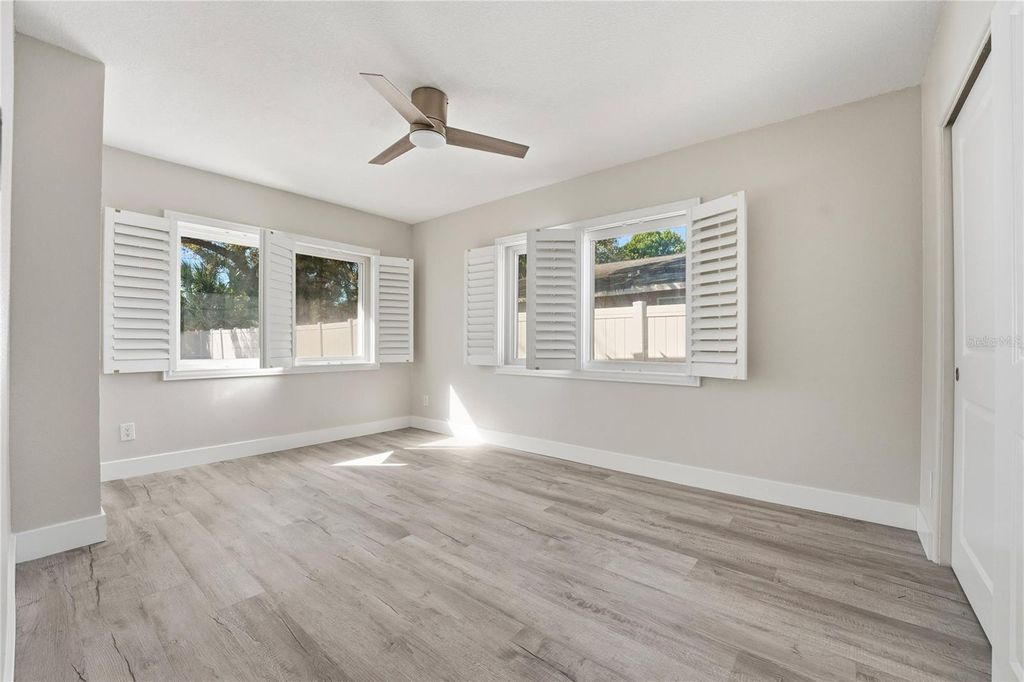 Image 37 of property listing at 3223 1ST AVENUE W, Bradenton, FL 34205