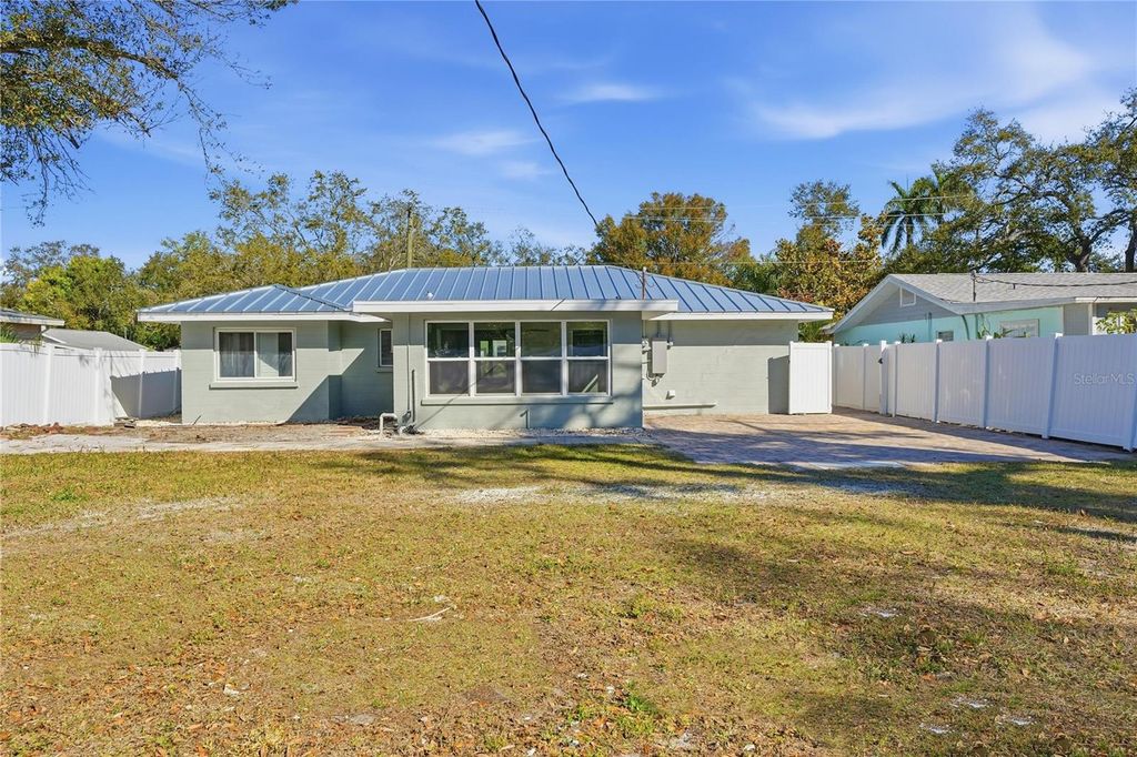 Image 39 of property listing at 3223 1ST AVENUE W, Bradenton, FL 34205
