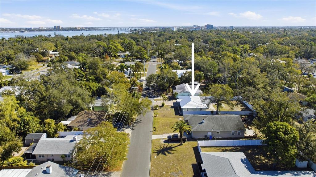 Image 43 of property listing at 3223 1ST AVENUE W, Bradenton, FL 34205