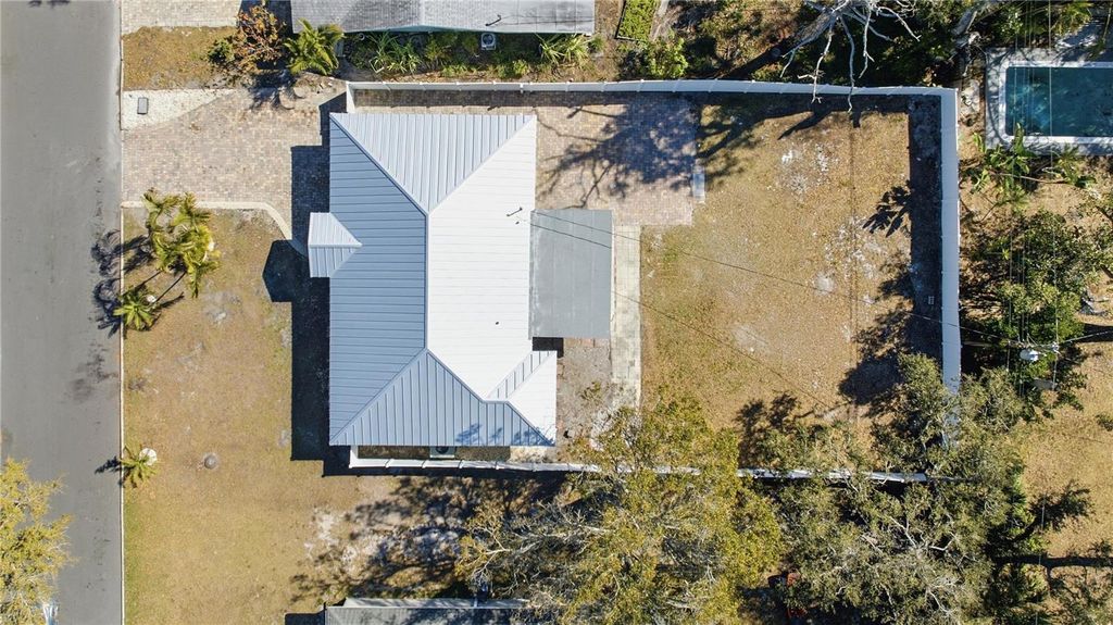 Image 45 of property listing at 3223 1ST AVENUE W, Bradenton, FL 34205