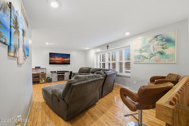 2 Pioneer Drive, Howell, NJ 07731