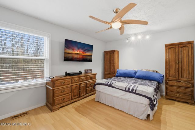 2 Pioneer Drive, Howell, NJ 07731