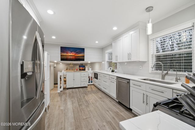 2 Pioneer Drive, Howell, NJ 07731