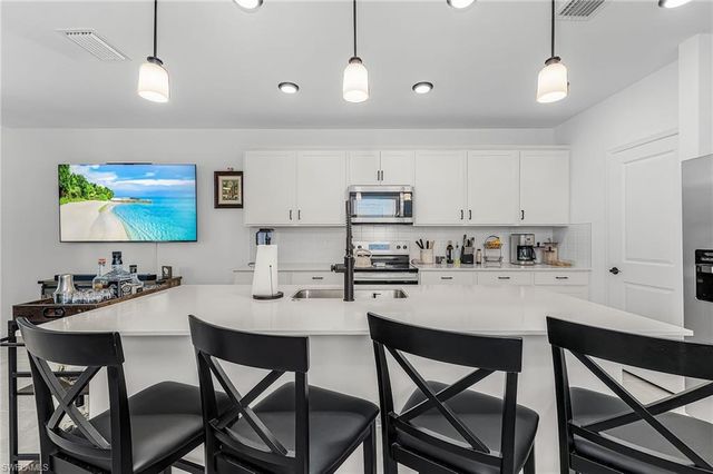 1682 Lake Jessup CIR, Cape Coral, FL 33909