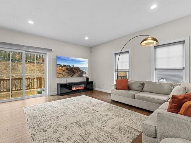 14 Elmrock Dr, Grafton, MA 01536