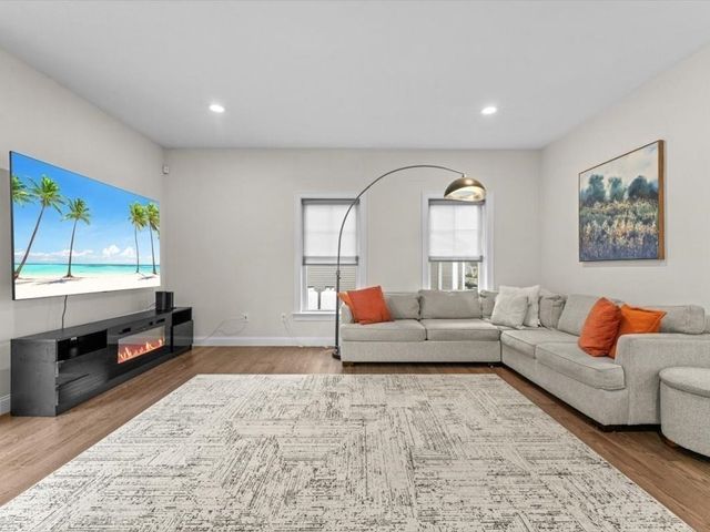 14 Elmrock Dr, Grafton, MA 01536