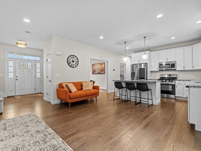 14 Elmrock Dr, Grafton, MA 01536