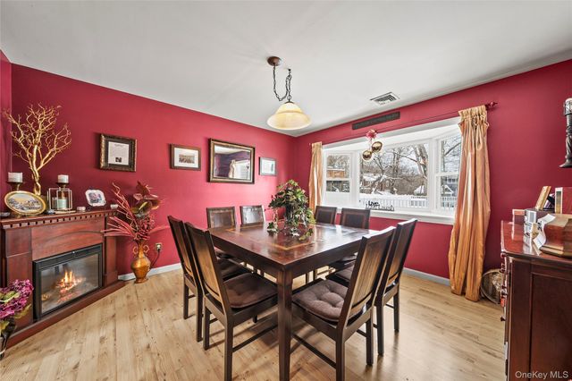 3 Crystal Brook Court, Islip, NY 11751