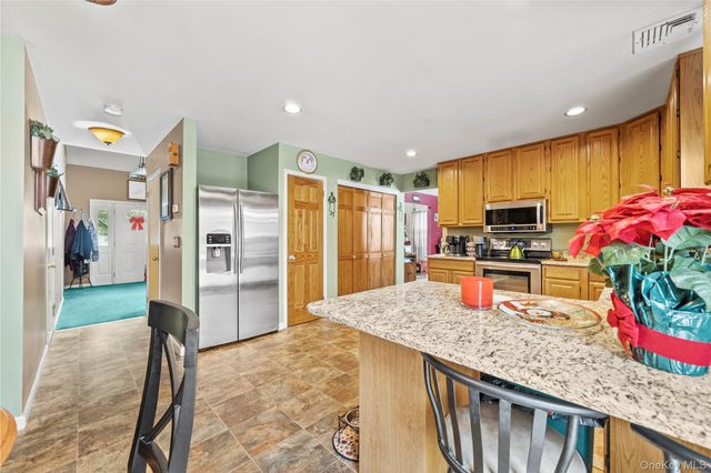 3 Crystal Brook Court, Islip, NY 11751