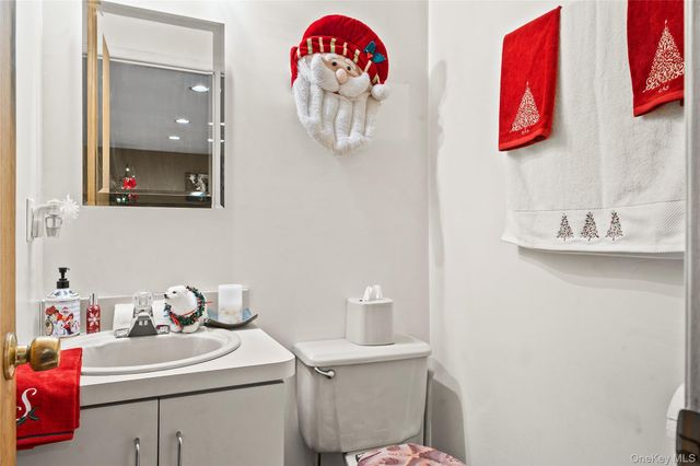 3 Crystal Brook Court, Islip, NY 11751