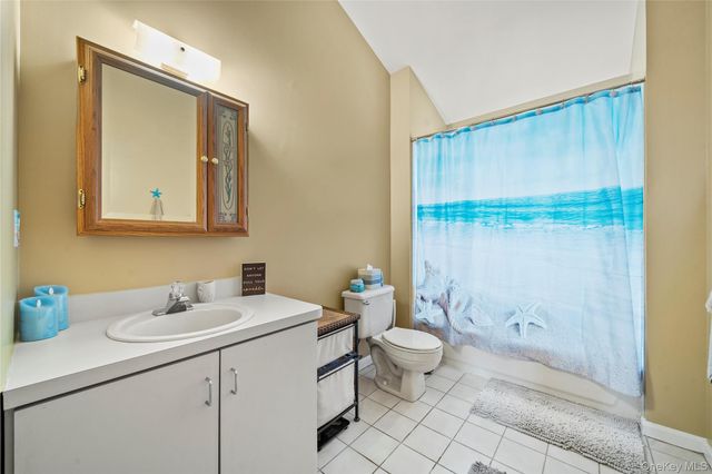 3 Crystal Brook Court, Islip, NY 11751