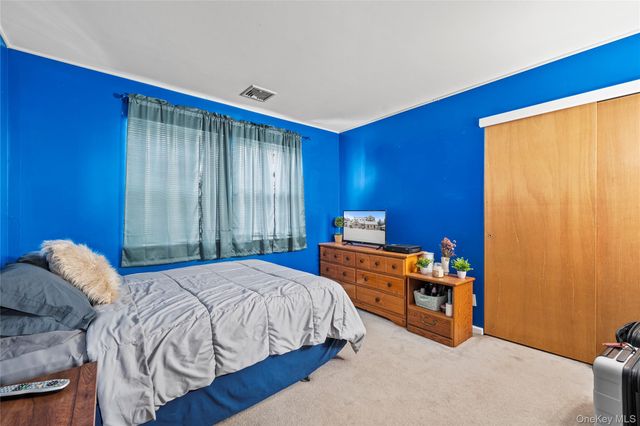 3 Crystal Brook Court, Islip, NY 11751