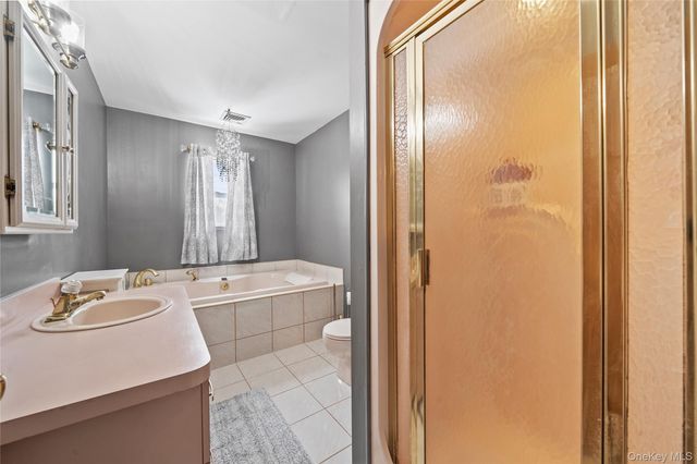 3 Crystal Brook Court, Islip, NY 11751