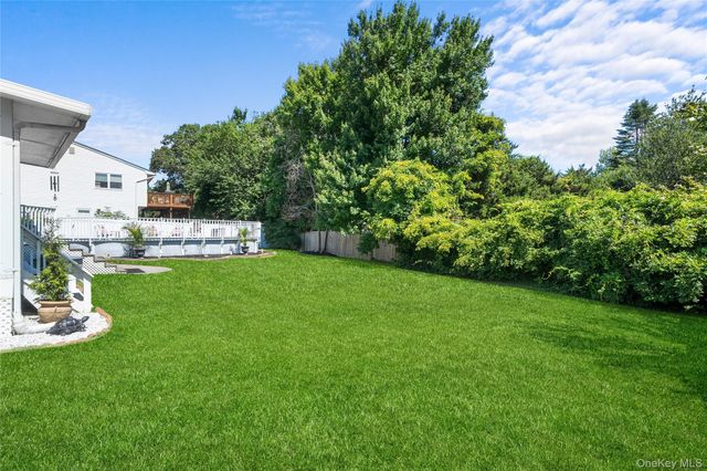 3 Crystal Brook Court, Islip, NY 11751